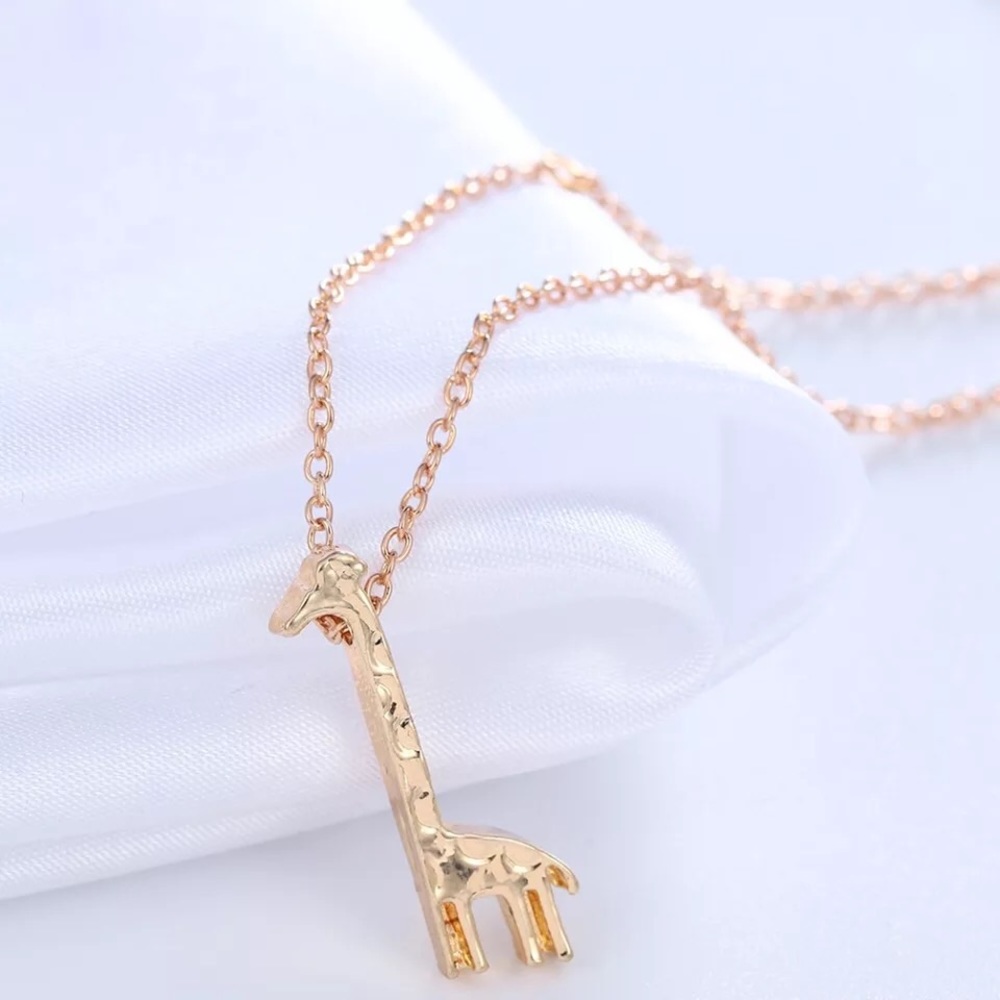 🎉 New Gold Plated Giraffe Pendant Necklace